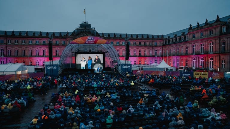 Die große SWR Tatort Premiere „Lass sie gehen“ auf der Stuttgarter Schlossplatz.