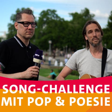 Jochen Stöckle und Patrick Schwefel von SWR1 Pop & Poesie stellen sich der Song-Challenge auf dem SWR Sommerfestival.