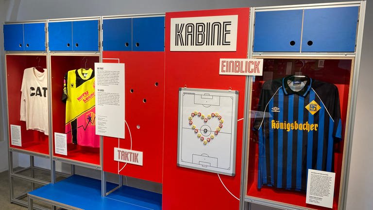 Ausstellung Fußballfieber in Koblnez: Einblicke in die Kabine der Fußballer