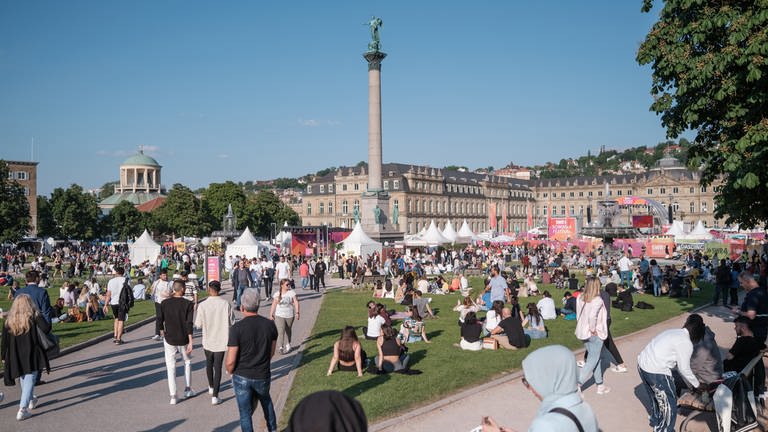 Impressionen vom SWR Sommerfestival 2023 auf dem Schlossplatz in Stuttgart. 