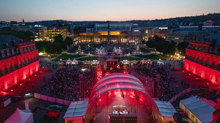 Impressionen vom SWR Sommerfestival 2023 auf dem Schlossplatz in Stuttgart.