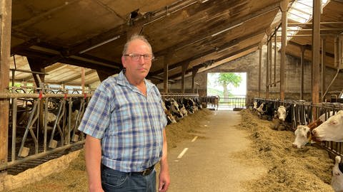 Kurt Kootz, rheinland-pfälzischer Vorsitzender der Bund der deutschen Milchviehalter, sieht die Molkereien aber vor allem die Politik in der Pflicht, den Milchbauern endlich faire Bedingungen zu geben. Sodass die Milchbetriebe nicht nur überleben sondern auch in mehr Tierwohl und Nachhaltigkeit investieren können.