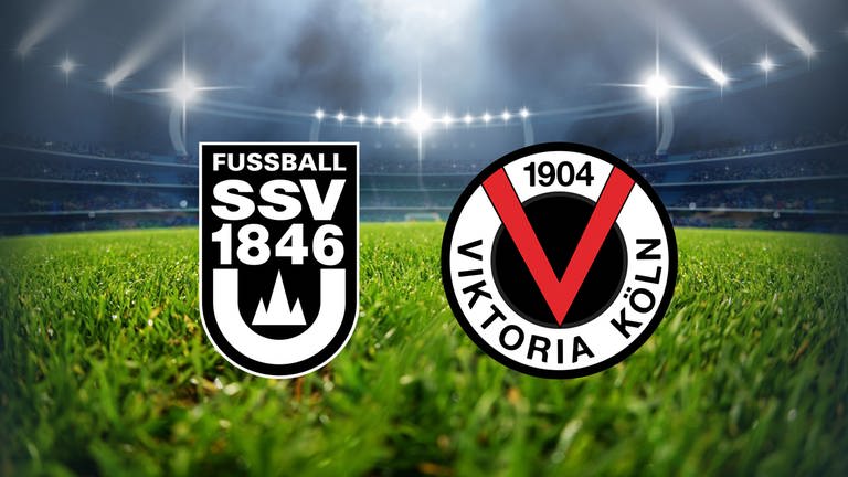 Logos der Drittligisten SSV Ulm und Viktoria Köln auf grünen Hintergrund