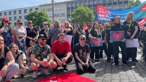 Kaufhof Mitarbeiter protestieren bei Mannheimer Kundgebung