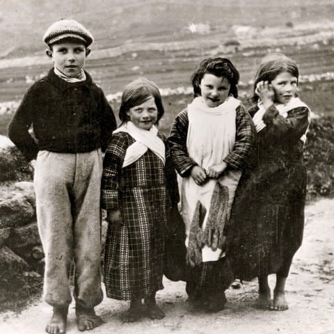 Vier Kinder, die auf Saint Kilda lebten