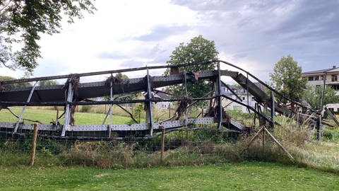 Kurpark Bad Neuenahr-Ahrweiler: die Überreste der zerstörten Maria-Hilf-Brücke 