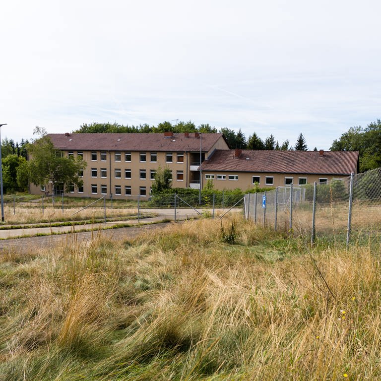 Leerstehende Gebäude auf dem ehemaligen Kasernengelände in Meßstetten im Zollernalbkreis