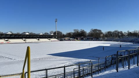 Der SSV Ulm 1846 Fußball muss für seine nächste Partie vom verschneiten Donaustadion ins Aaler Stadion ausweichen