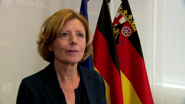 Ministerpräsidentin Malu Dreyer (SPD) verspricht Soforthilfe für Flutopfer
