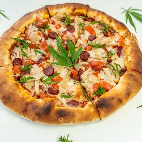 Cannabis-Pizza - Ordnungsamt Zweibrücken findet Aprilscherz nicht witzig (Foto: IMAGO, IMAGO / Pond5 Images)