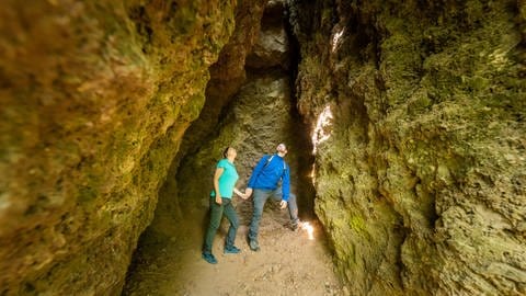 Die Steinzeithöhlen gehören mit zu den Höhepunkten der vier bis fünf Stunden dauernden Wanderung. 