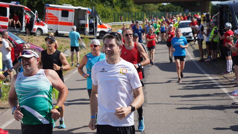 Mehrere hundert Läuferinnen und Läufer nehmen am Hospizlauf Trier teil.  (Foto: Hospizlauf Trier)