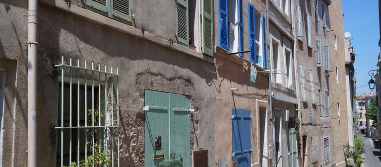 Straße im einem Altstadtviertel von Marseille, Frankreich