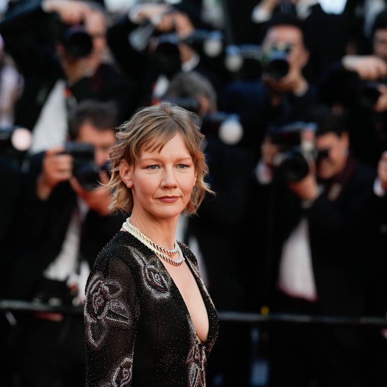 Internationale Filmfestspiele Cannes: Sandra Hüller auf dem roten Teppich