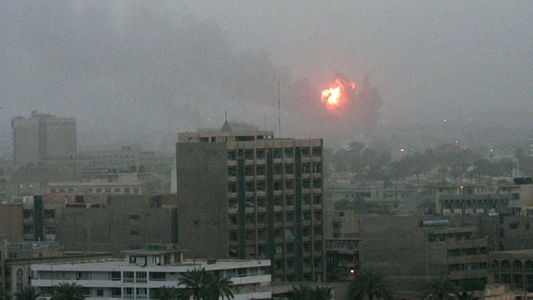 Explosion am 20. März 2003 in Bagdad, nachdem die USA Luftangriffn auf die Hauptstadt es Irak gestartet hat