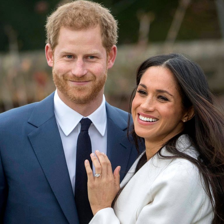 Prinz Harry und Meghan Markle geben ihre Verlobung offiziell im Sunken Garden im Kensington Palace im Zentrum von London bekannt. (Foto: SWR, imago/i Images/ Mark Jones)