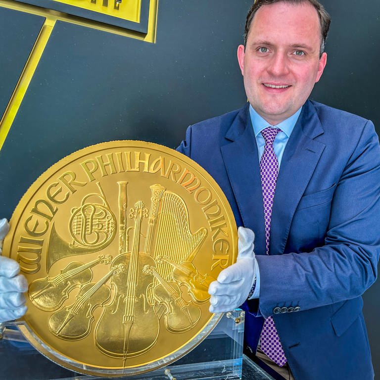 Die "Big Phil" gilt als die größte Goldmünze Europas: 31,1 Kilo schwer, 37 Zentimeter Durchmesser, derzeitiger Wert: rund 2,2 Millionen Euro.