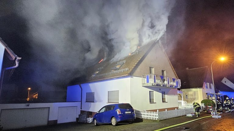 Brand im Dachstuhl eines Wohnhauses im Kreis Kusel