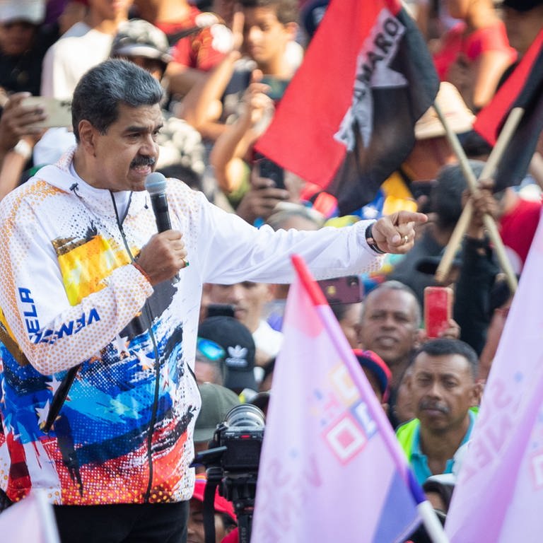 Nicolas Maduro spricht zu Anhängern. (Foto: EPA)