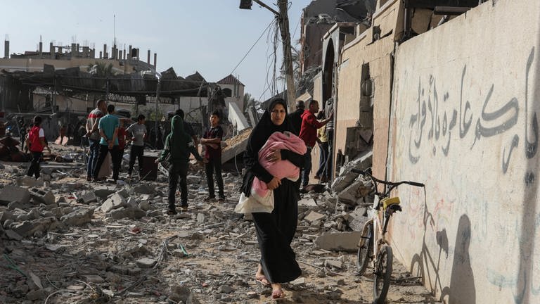 Menschen in Rafah (Foto: dpa)