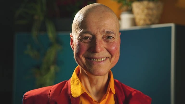 Als Buddhistin auf der Suche nach innerem Glück (Foto: SWR)