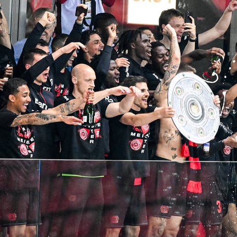 Bayer Leverkusen feiert die erste Deutsche Meisterschaft (Foto: IMAGO, IMAGO / ANP)