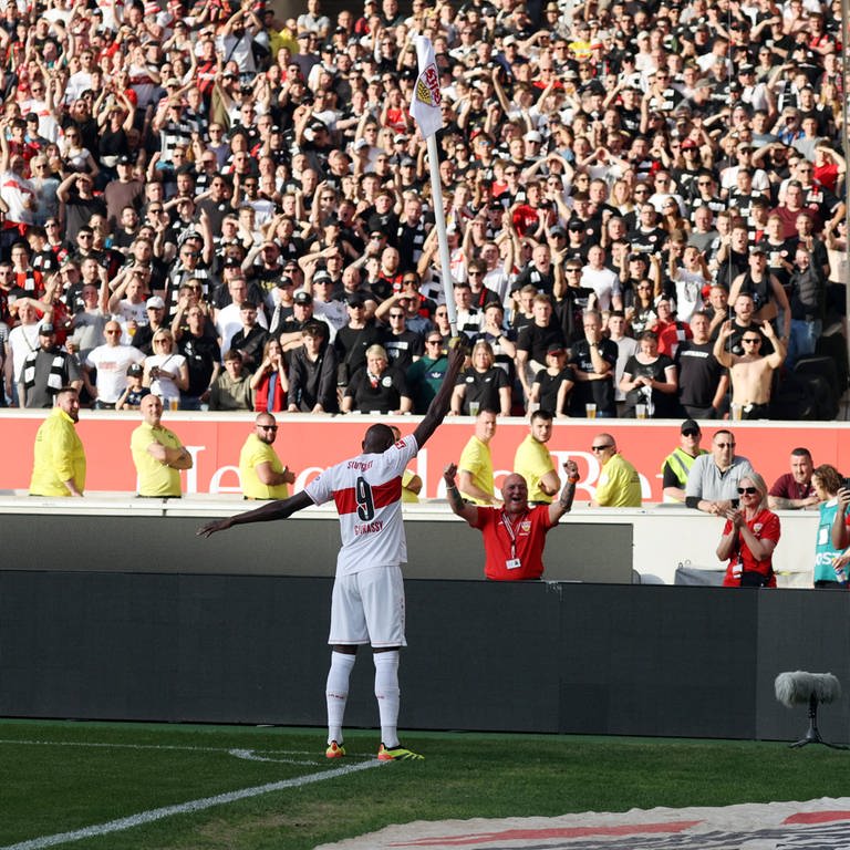 Serhou Guirassy vom VfB Stuttgart freut sich über sein Tor.  (Foto: IMAGO, IMAGO / Sportfoto Rudel)
