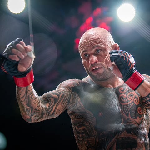 MMA-Kämpfer Christian Jungwirth steht im Oktagon (Foto: Pressestelle, Oktagon)