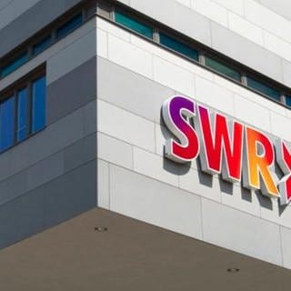 SWR Logo am Funkhaus Stuttgart