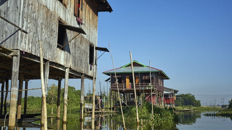 Inn Paw Khon ist ein besonderes Dorf am Inle See in Asien: Seine Häuser sind aus Holz auf Stelzen im Wasser gebaut.
