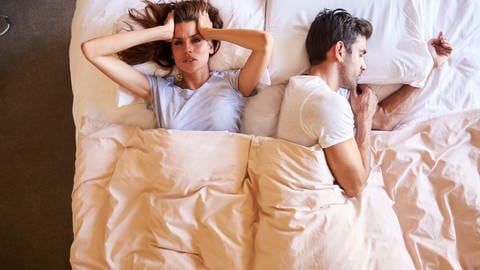 Wichtig ist laut dem Schlafforscher,  dass man sich entspannt und gleich nach der Nachtschicht noch einen Rest Melatonin mitnimmt und direkt ins Bett geht. 
