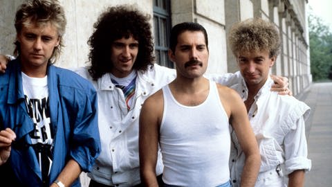 Queen, 1985 in London (von links: Roger Taylor, Brian May, Freddie Mercury und John Deacon) (Foto: picture-alliance / Reportdienste, picture alliance / empics | All Action/Anita Dobson)