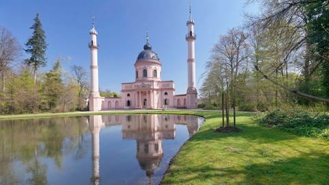 Wandern in BW: Die Moschee im Park des Schlosses Schwetzingen ist die letzte Steingarten-Moschee Europas.