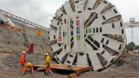 Letzte Arbeiten am Bohrkopf vor dem Beginn der Bauarbeiten am Fildertunnel