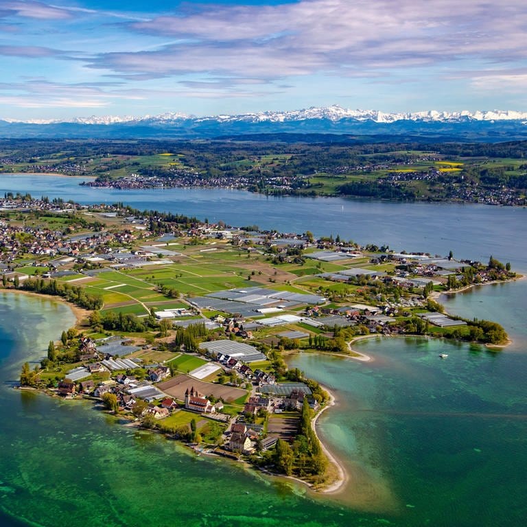 Luftaufnahme der Insel: Große Landesausstellung 1.300 Jahre Insel Reichenau (Foto: Pressestelle, Tourist-Information Reichenau, Achim Mende)