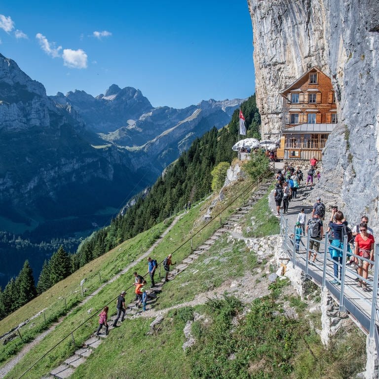 Das bekannte Berggasthaus Äscher im Alpstein.  (Foto: dpa Bildfunk, picture alliance/dpa/Melanie Duchene (Archiv))