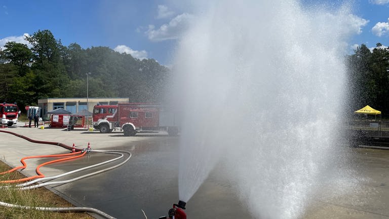 Bild von Löschwasser der Feuerwehr bei einer Übung