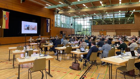 Mit großer Mehrheit hat der Kreistag des Landkreises Karlsruhe auf seiner Sitzung in Graben-Neudorf am Donnnerstag den Neubau des Verwaltungshochhauses für den Kreis in der Karlsruher Innenstadt beschlossen.