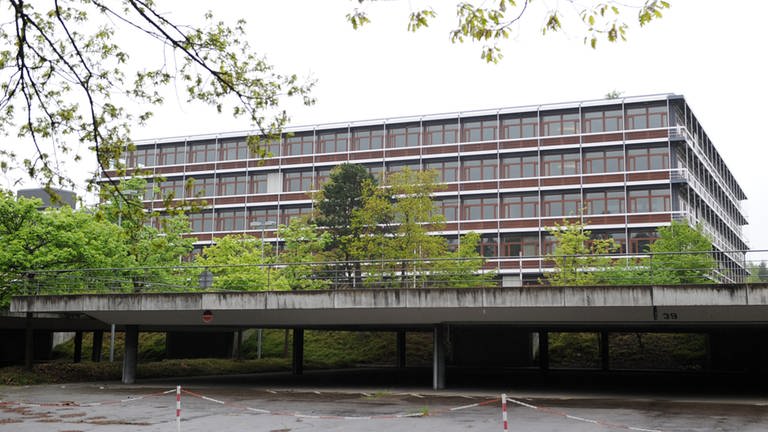 Die Zukunft des bauvorhabens auf dem Eiermann-Campus, der ehemaligen Firmenzentrale von IBM in Stuttgart, ist wieder offen. Der bisherige Eigentümer Adler Group will das Areal am Rande des Stadtteils Vaihingen verkaufen