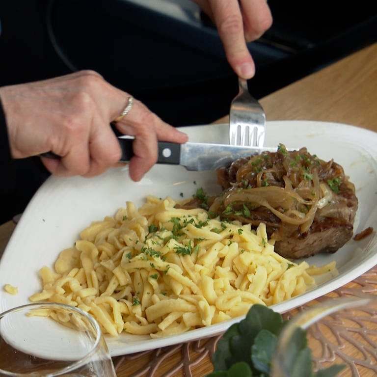 Rostbraten für nur 6,90 Euro - ein Waiblinger Gastronom wagt das Experiment. (Foto: SWR)