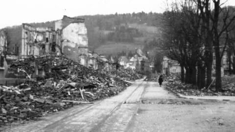 Beim Bombenangriff im November 1944 wurde weite Teile Freiburgs zerstört - auch der Friedrichring. (Foto: Stadtarchiv Freiburg)