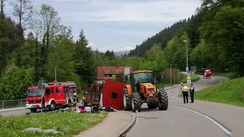 Maiwagen-Unfall im südbadischen Kandern (Kreis Lörrach) (Foto: dpa Bildfunk, Picture Alliance)