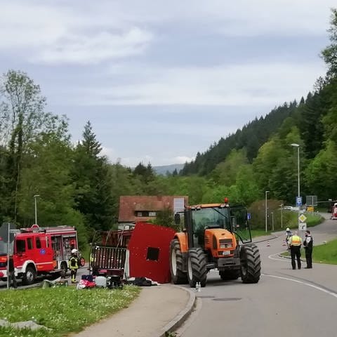Maiwagen-Unfall im südbadischen Kandern (Kreis Lörrach) (Foto: dpa Bildfunk, Picture Alliance)