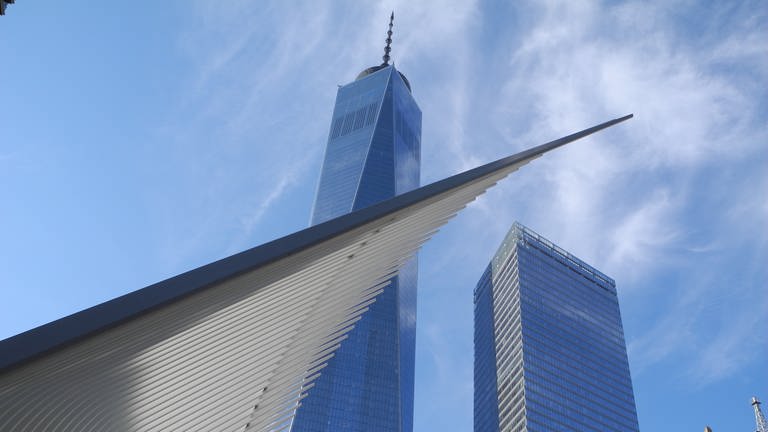 Das One World Trade Center in New York (USA). Libeskind hatte den Masterplan für die bei den Terroranschlägen vom 11. September 2001 zerstörte Gegend in New York entworfen. Baubeginn war 2003.