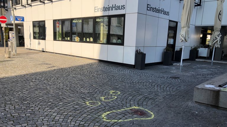 Ein Polizist in Zivil wurde bei einem Angriff auf dem Ulmer Kornhausplatz im Februar schwer verletzt (Archivbild). (Foto: SWR, Martin Miecznik)