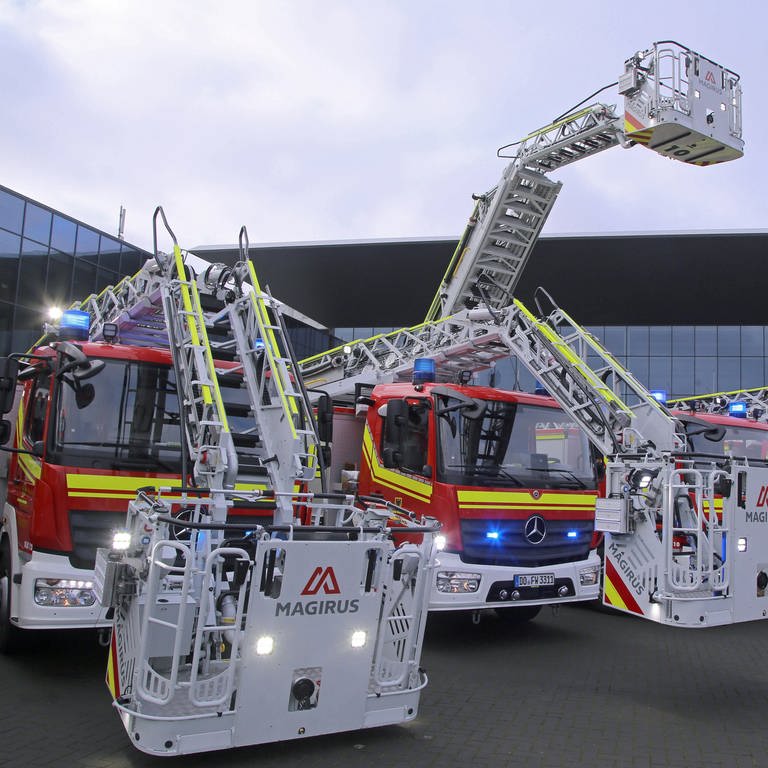 Fahrzeuge der Feuerwehr-Sparte Iveco Magirus: Der defizitäre Fahrzeugbauer Iveco hat seine Feuerwehr-Sparte Magirus in Ulm an die Mutares-Holding mit Sitz in München verkauft.