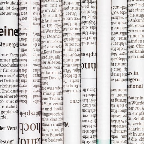 Viele Zeitungen auf einem Stapel (Foto: dpa Bildfunk, Picture Alliance)