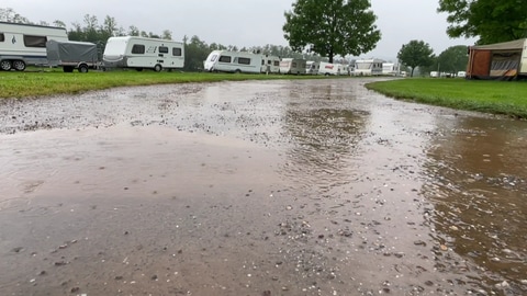 Campingplatz bei Klüsserath an der Mosel. Einige Campingplätze müssen wegen drohenden Hochwassers geräumt werden.