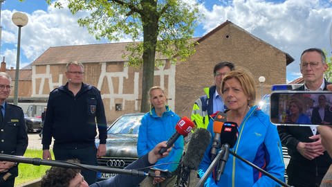 Ministerpräsidentin Malu Dreyer im vom Hochwasser betroffenen Zweibrücken