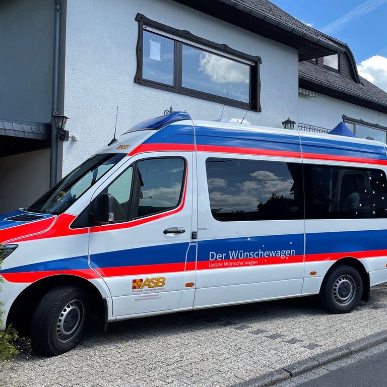 Der Arbeiter-Samariter-Bund hat einen neuen Wünschewagen gestiftet bekommen. (Foto: SWR)